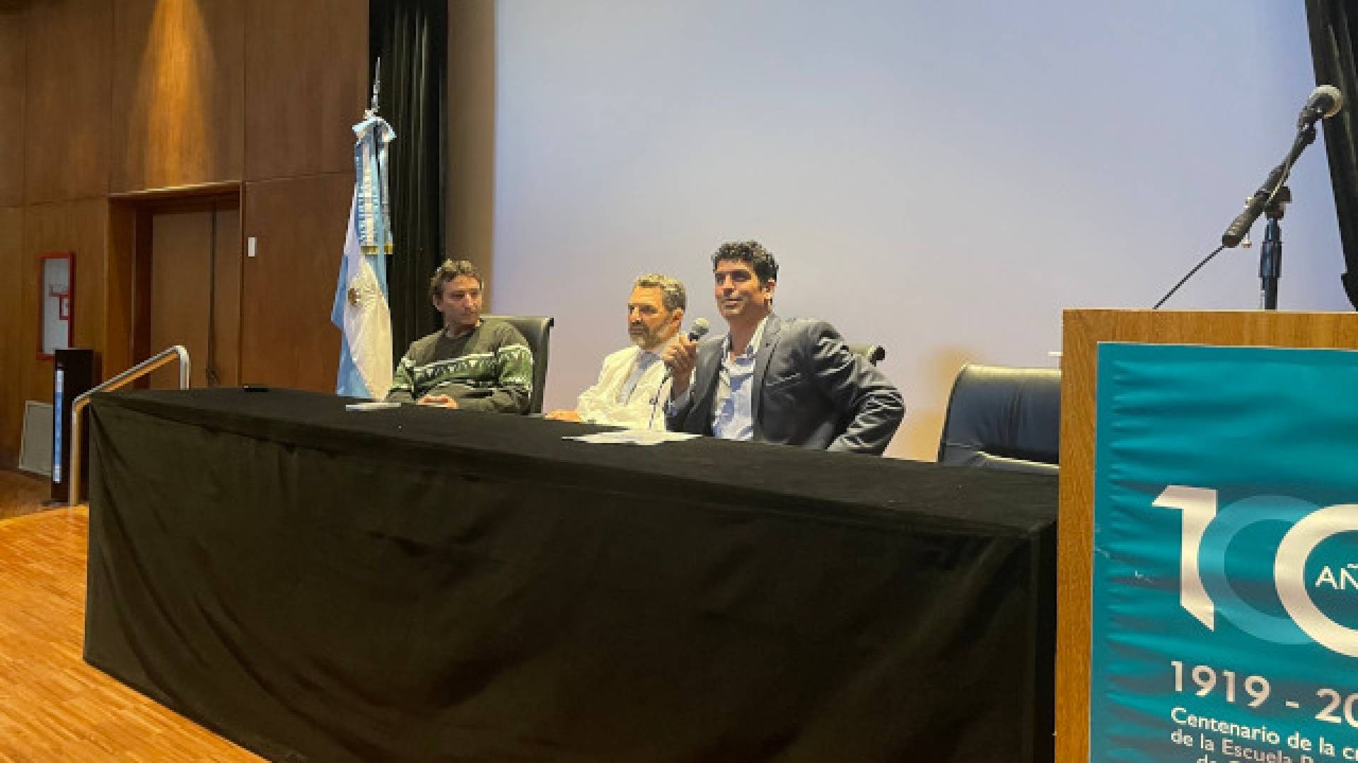 Presentación del libro “Con los oídos de la prudencia”
