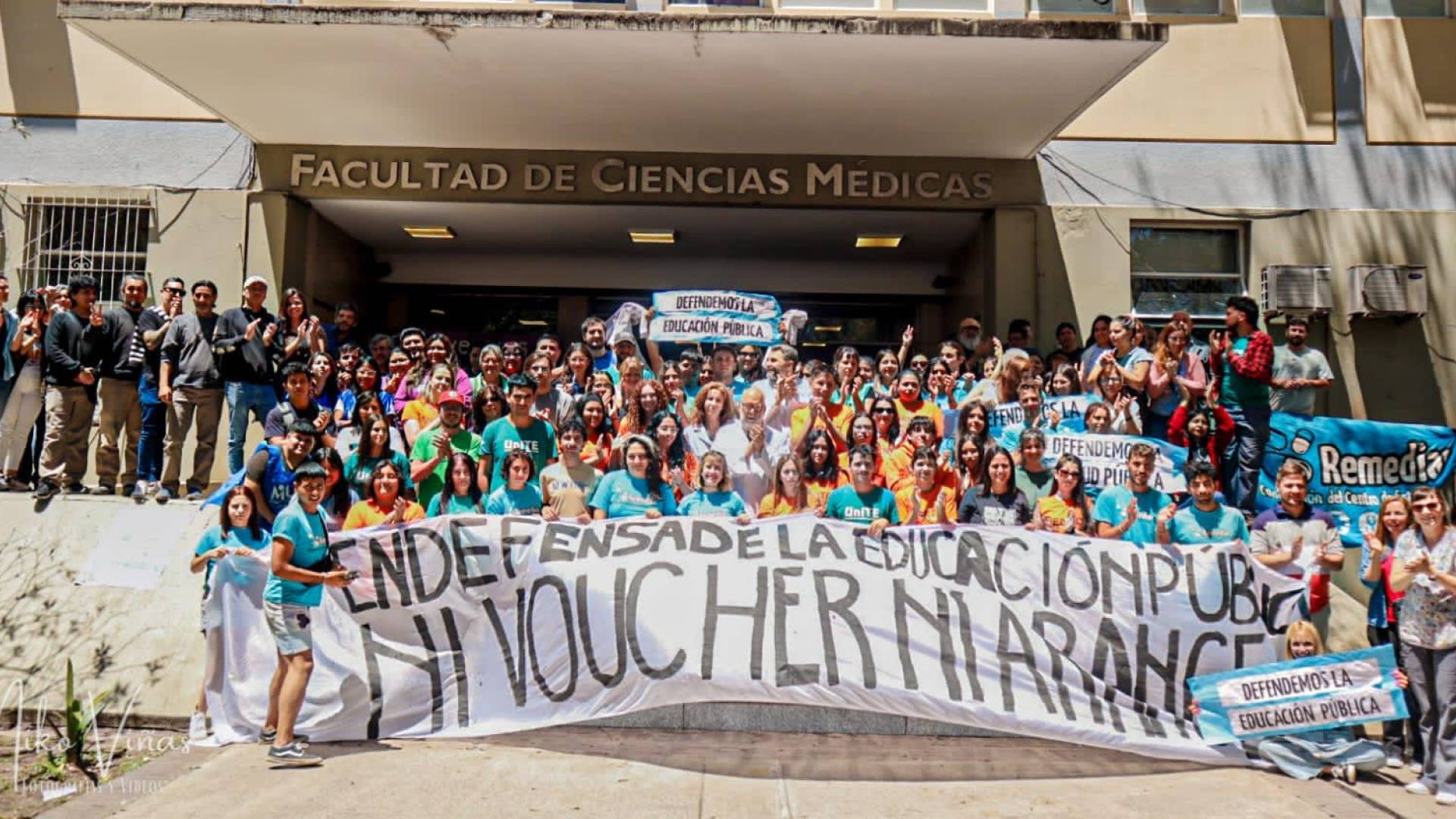 Abrazo simbólico a la UNLP en defensa de la educación y la salud públicas y gratuitas